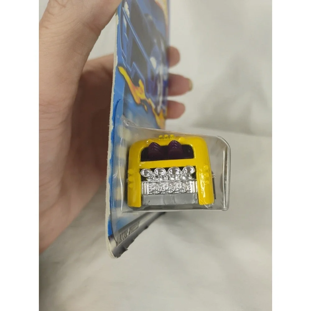 Hot Wheels 2001‎ First Editions Surfin' School Bus 2/36 Collector No.014 Yellow
